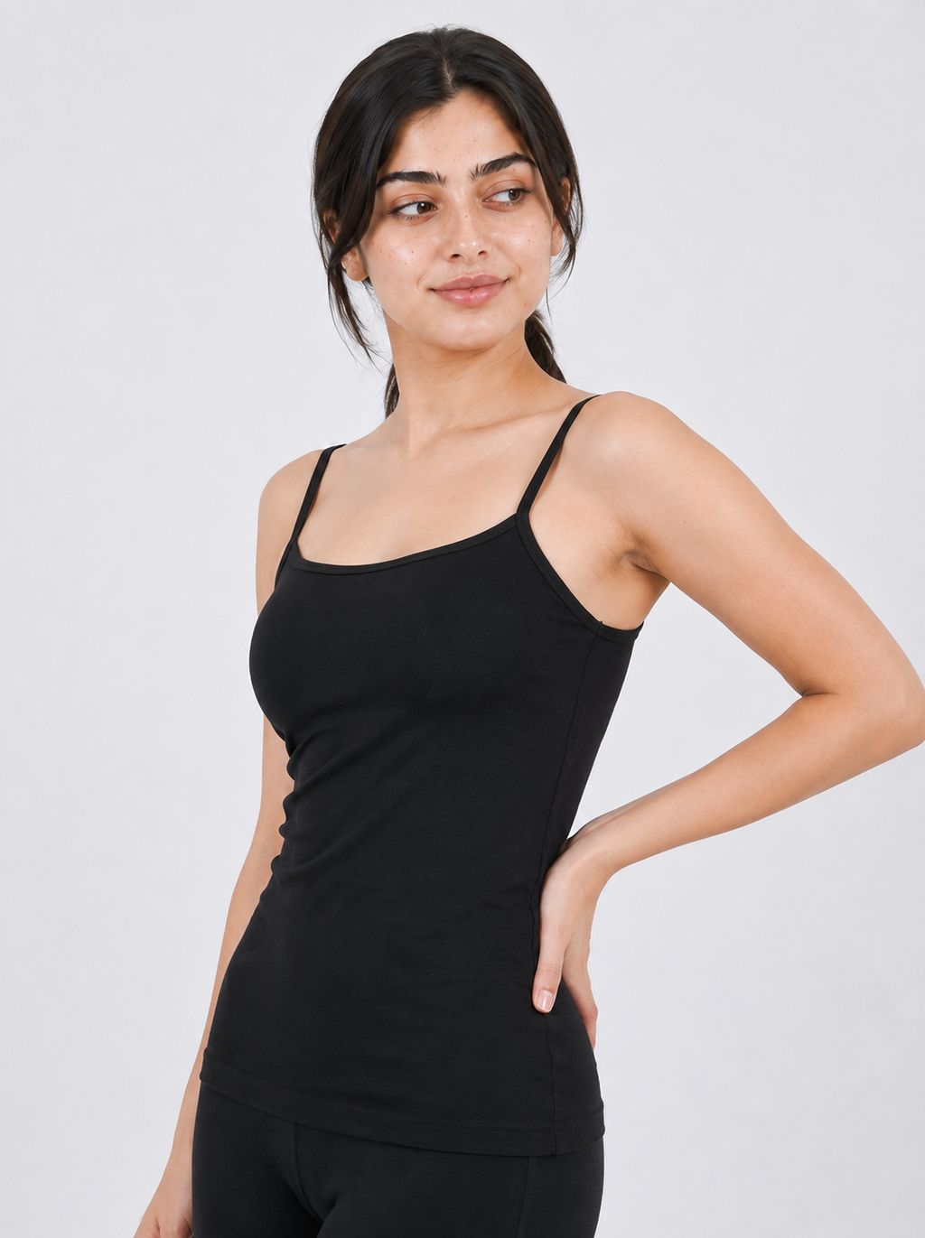 توب حمالة رفيعة اسود