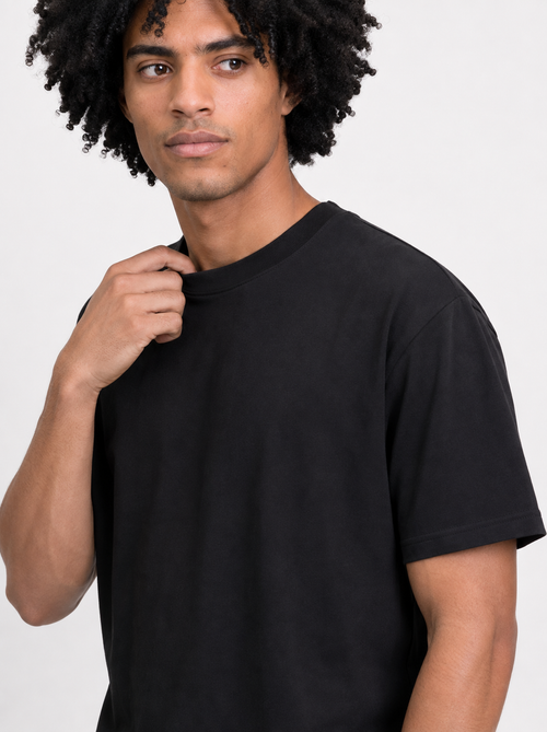 Black short sleeve t-shirt